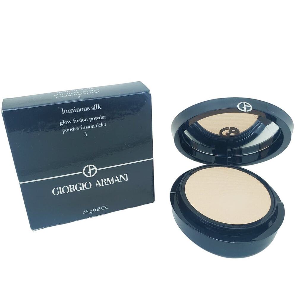 Giorgio Armani Luminous Silk Glow Fusion Powder 3